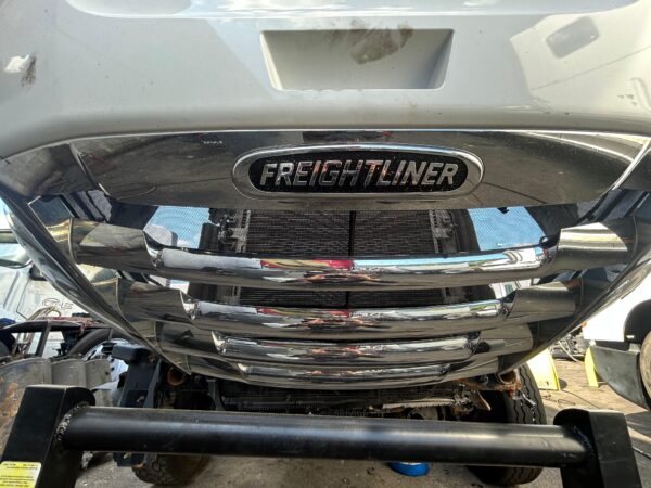 2021 FREIGHTLINER CASCADIA P4 126 COMPLETE HOOD (A17-20392-006) WITH OEM HEADLAMPS (A66-01405-004, A66-01405-005), SIDE PANLELS (17-20394-000, 17-20394-001), TOP PANEL (17-20393-000), GRILL (17-20801-006, A17-20832-017), MIRRORS (A22-77791-002, A22-77791-010, A17-20392-006, A22-77791-003, A22-77791-011) FOR SALE - SRT DIESEL ABBOTSFORD