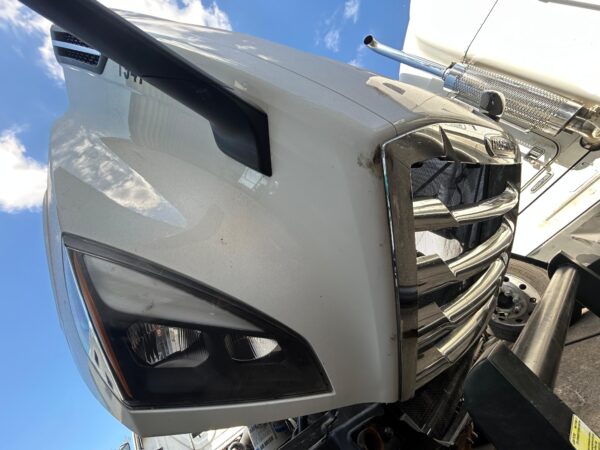 2021 FREIGHTLINER CASCADIA P4 126 COMPLETE HOOD (A17-20392-006) WITH OEM HEADLAMPS (A66-01405-004, A66-01405-005), SIDE PANLELS (17-20394-000, 17-20394-001), TOP PANEL (17-20393-000), GRILL (17-20801-006, A17-20832-017), MIRRORS (A22-77791-002, A22-77791-010, A17-20392-006, A22-77791-003, A22-77791-011) FOR SALE - SRT DIESEL ABBOTSFORD