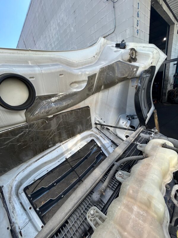 2021 FREIGHTLINER CASCADIA P4 126 COMPLETE HOOD (A17-20392-006) WITH OEM HEADLAMPS (A66-01405-004, A66-01405-005), SIDE PANLELS (17-20394-000, 17-20394-001), TOP PANEL (17-20393-000), GRILL (17-20801-006, A17-20832-017), MIRRORS (A22-77791-002, A22-77791-010, A17-20392-006, A22-77791-003, A22-77791-011) FOR SALE - SRT DIESEL ABBOTSFORD