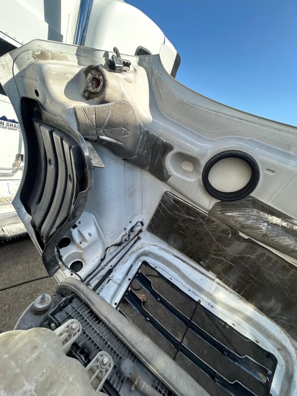 2021 FREIGHTLINER CASCADIA P4 126 COMPLETE HOOD (A17-20392-006) WITH OEM HEADLAMPS (A66-01405-004, A66-01405-005), SIDE PANLELS (17-20394-000, 17-20394-001), TOP PANEL (17-20393-000), GRILL (17-20801-006, A17-20832-017), MIRRORS (A22-77791-002, A22-77791-010, A17-20392-006, A22-77791-003, A22-77791-011) FOR SALE - SRT DIESEL ABBOTSFORD
