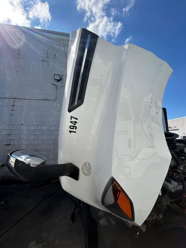 2021 FREIGHTLINER CASCADIA P4 126 COMPLETE HOOD (A17-20392-006) WITH OEM HEADLAMPS (A66-01405-004, A66-01405-005), SIDE PANLELS (17-20394-000, 17-20394-001), TOP PANEL (17-20393-000), GRILL (17-20801-006, A17-20832-017), MIRRORS (A22-77791-002, A22-77791-010, A17-20392-006, A22-77791-003, A22-77791-011) FOR SALE - SRT DIESEL ABBOTSFORD